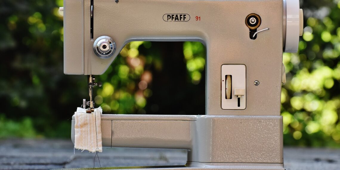 sewing machine, pfaff, sixties-1662438.jpg